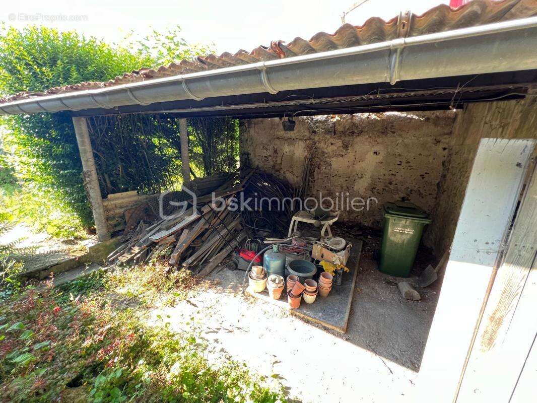 Maison 77m2 a rehabiliter entierement + petit jardin - photo 8