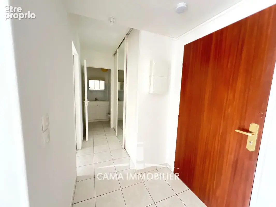 Appartement au centre du village vaste séjour, une grande chambre, box et ascenseur - photo 4