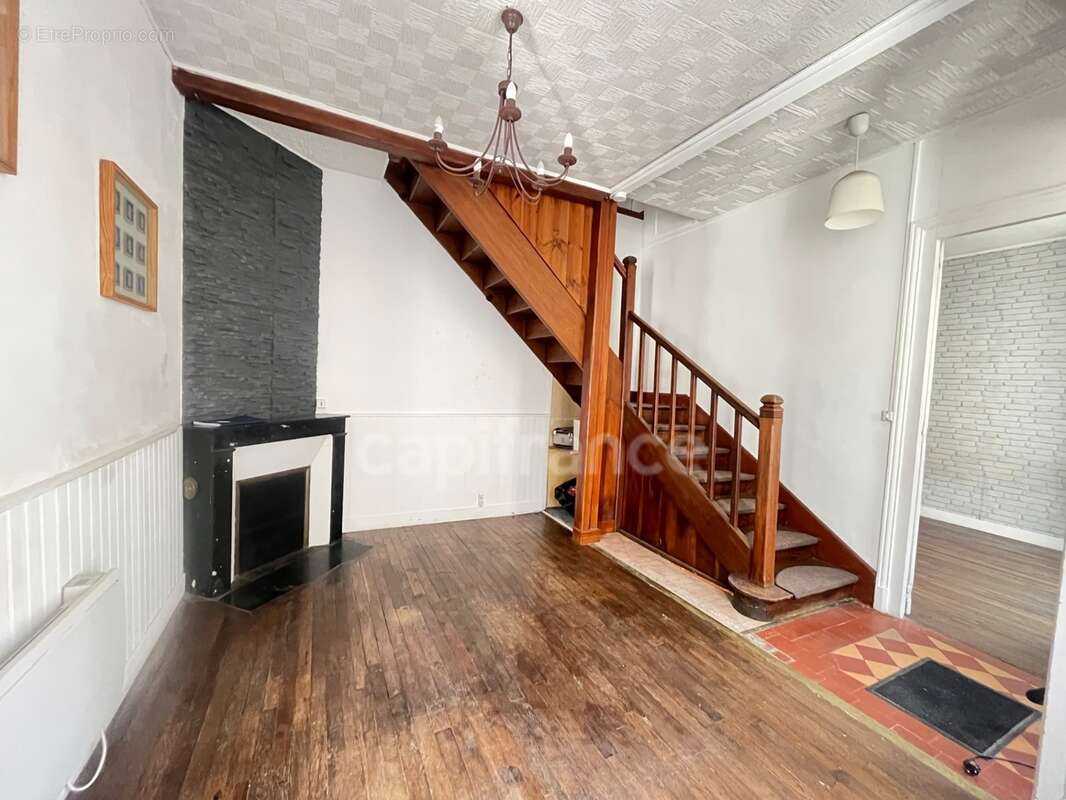 Maison de ville de caractère au coeur de CHÂTEAU RENARD (45) - 4 pièces - idéal primo accédant ou investisseur ou activité profe - photo 3
