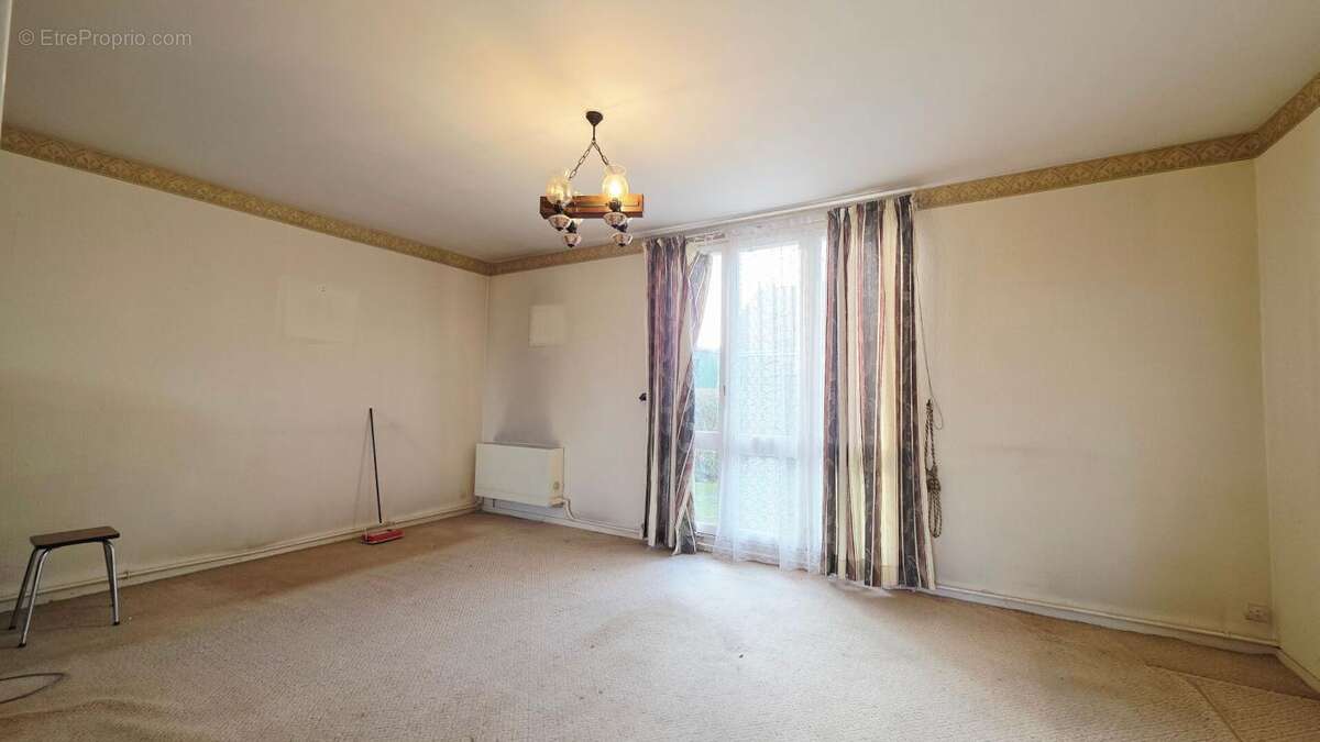 Maison à SAINT-DOULCHARD