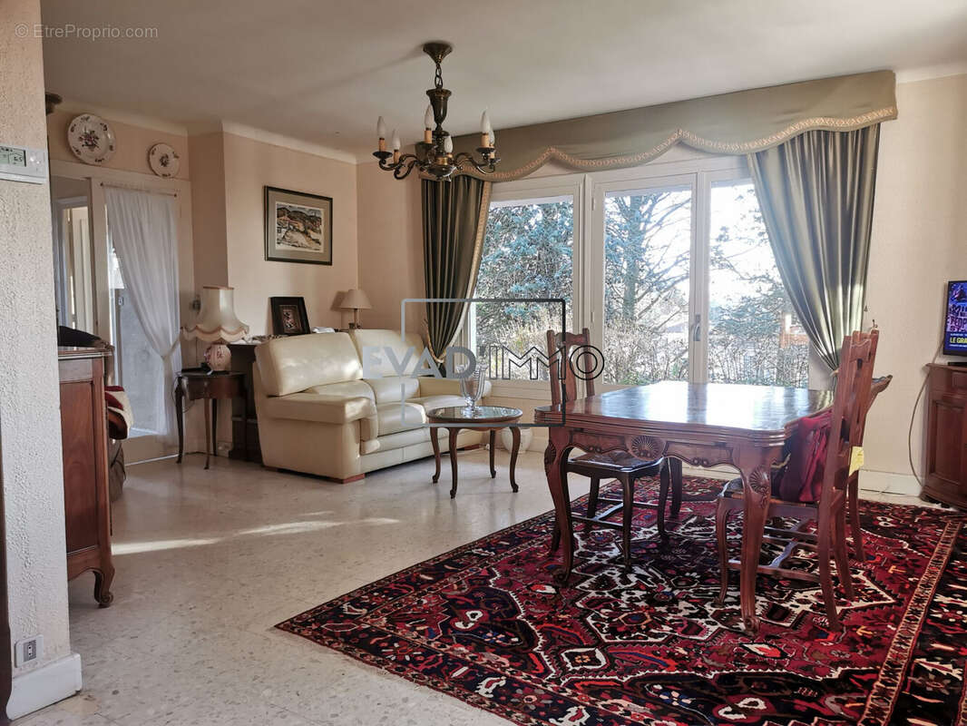 Maison à CHAZELLES-SUR-LYON