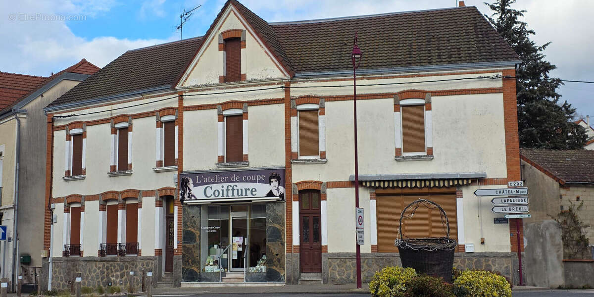 Appartement à LE MAYET-DE-MONTAGNE