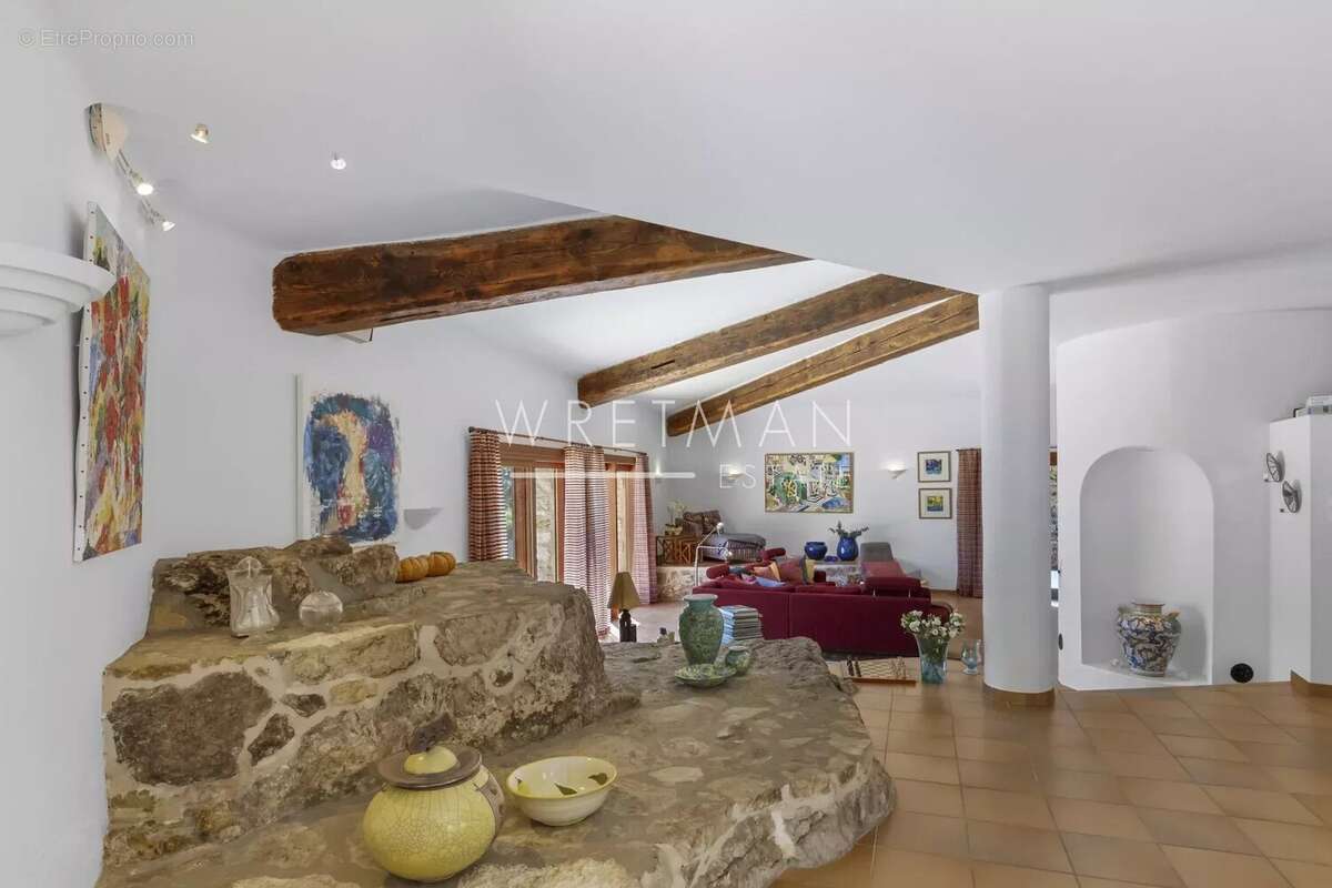 Maison à TOURRETTES-SUR-LOUP