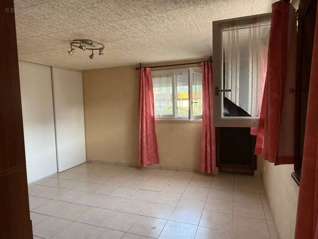 Maison à SAINT-JULIEN-DU-SAULT