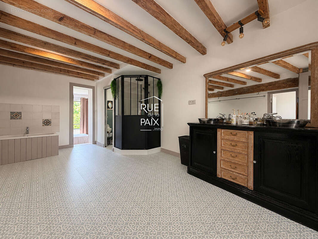 Maison de caractère - Saint-Maixent-l'École  - 5 chambres - 275 m2 - photo 10