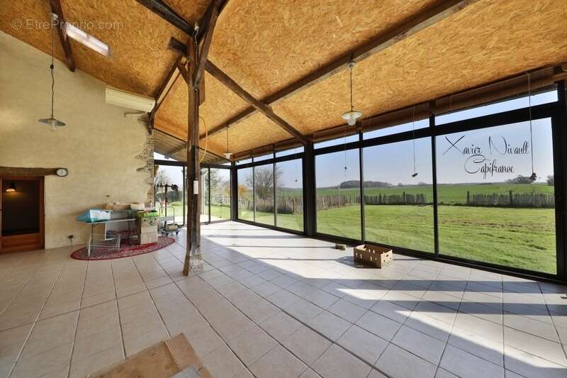 Maison à SAINT-TRIVIER-DE-COURTES