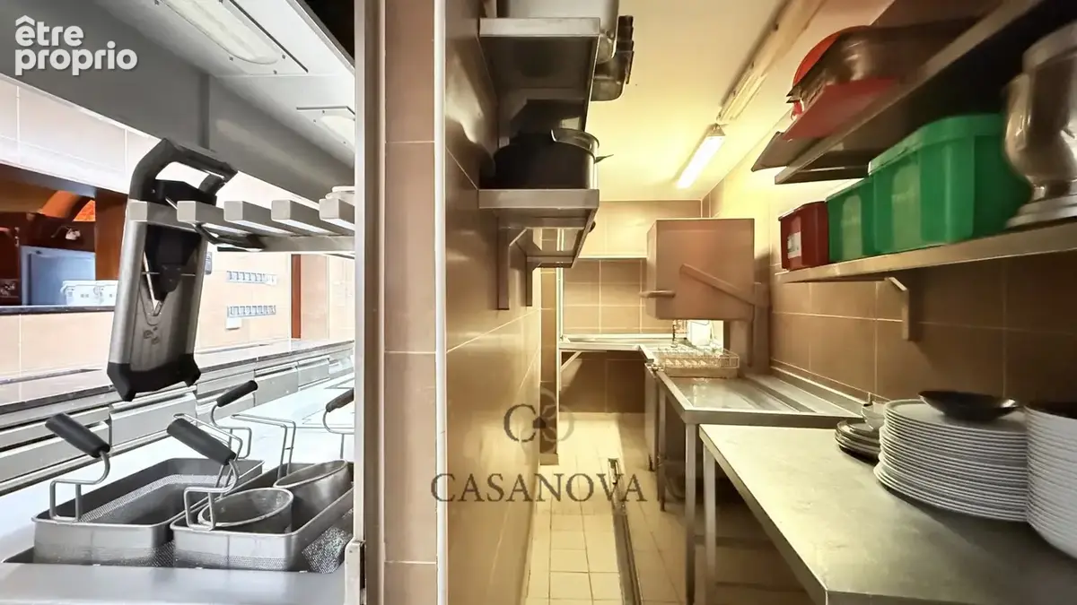 Restaurant d'inspiration italienne de 155 m² avec terrasse au cur de l'Écusson - photo 9