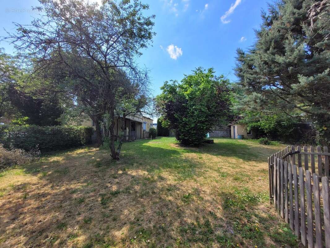 Maison à AVESNES-SUR-HELPE