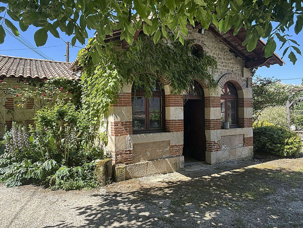 Maison à VOUILLE
