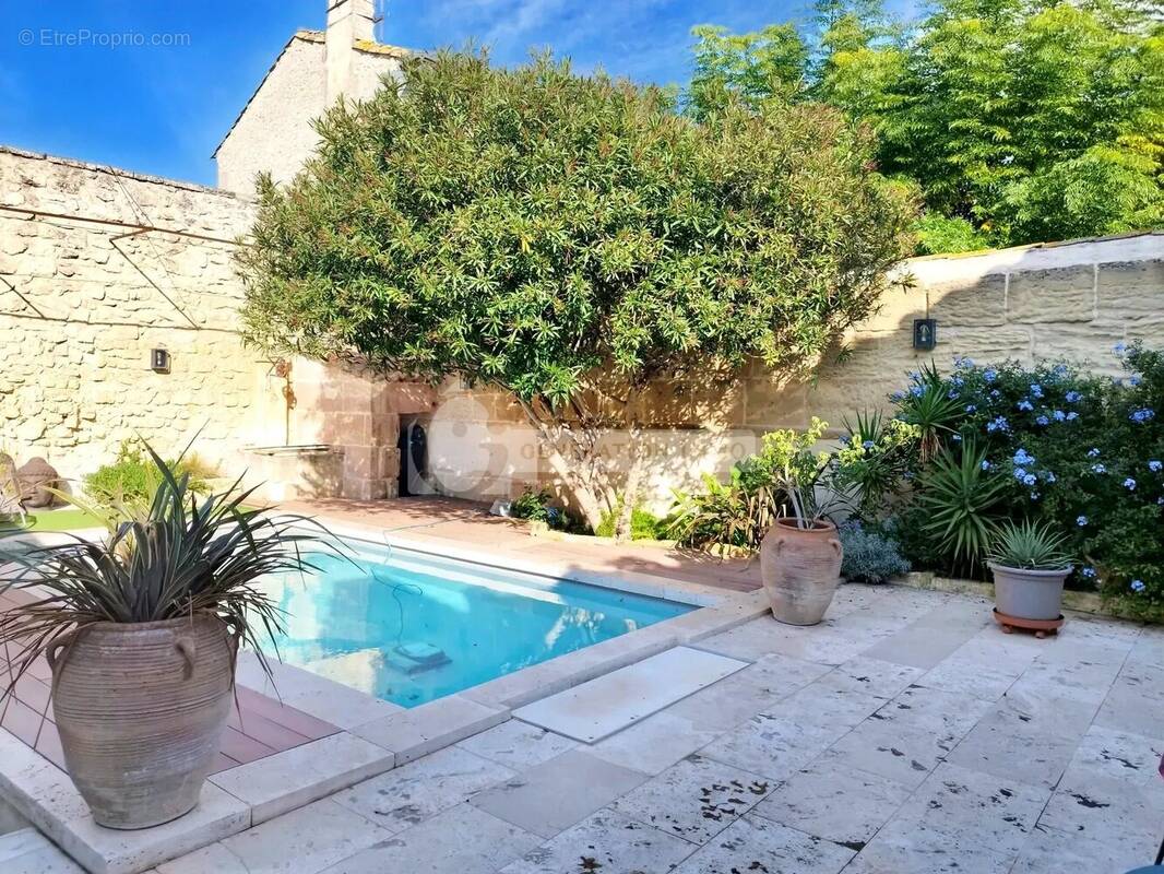 Maison à FONTVIEILLE