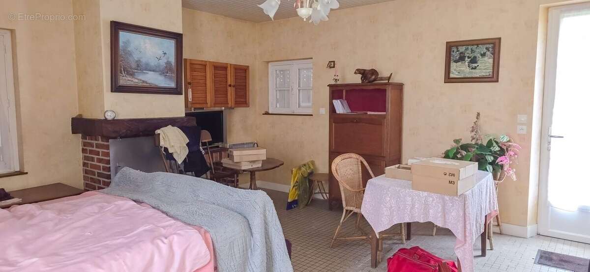 Maison à MARCILLY-EN-VILLETTE