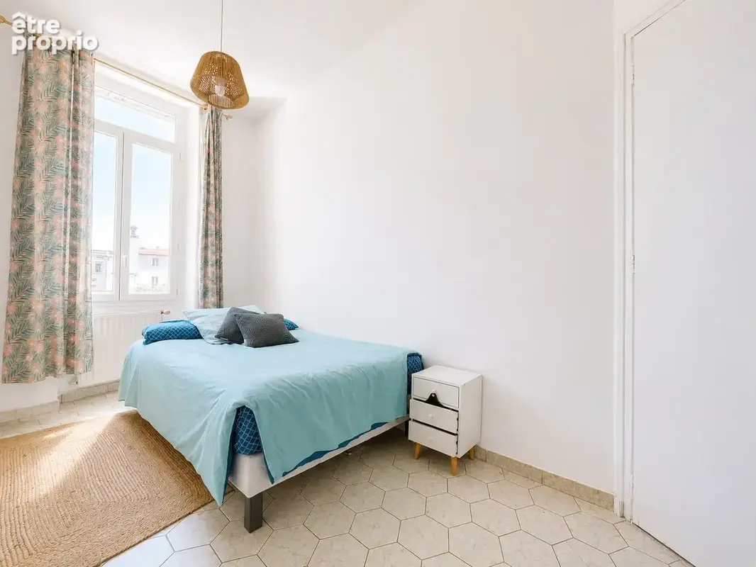 Superbe Type 3 de 90 m2 au charme haussmanien secteur Préfecture Marseille - photo 5