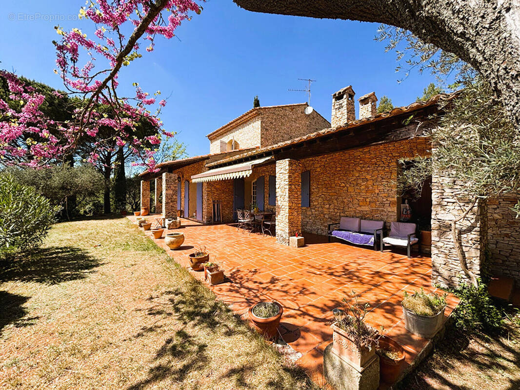Maison à CHATEAUNEUF-LE-ROUGE