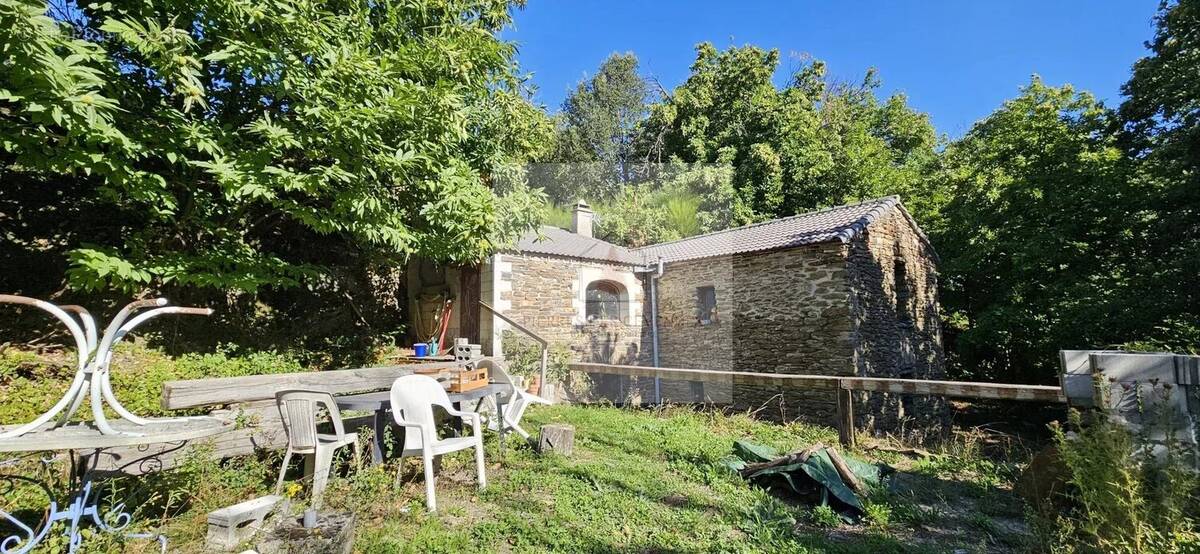 Maison à LE COLLET-DE-DEZE