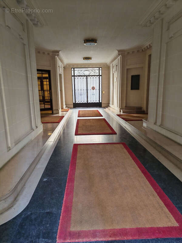 Appartement à PARIS-16E
