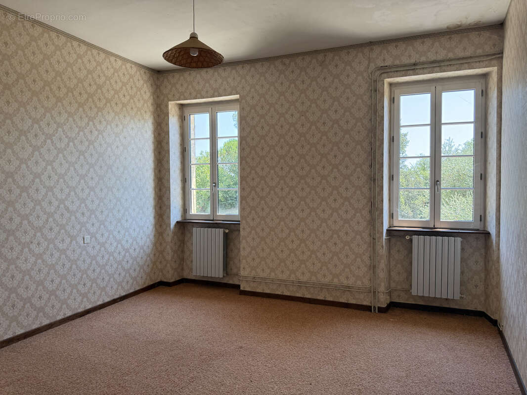 Propriété de caractère sur près de 4 hectares avec deux habitations et vastes dépendances - photo 8
