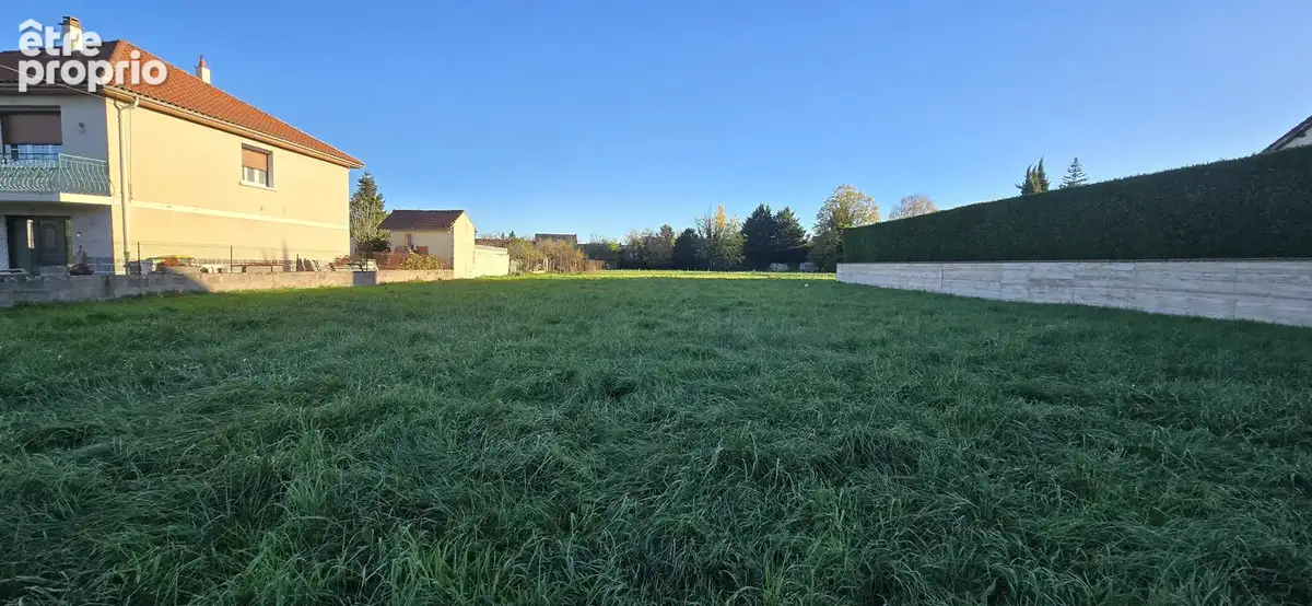Terrain 554 m² · à Maringues · 60 700 €