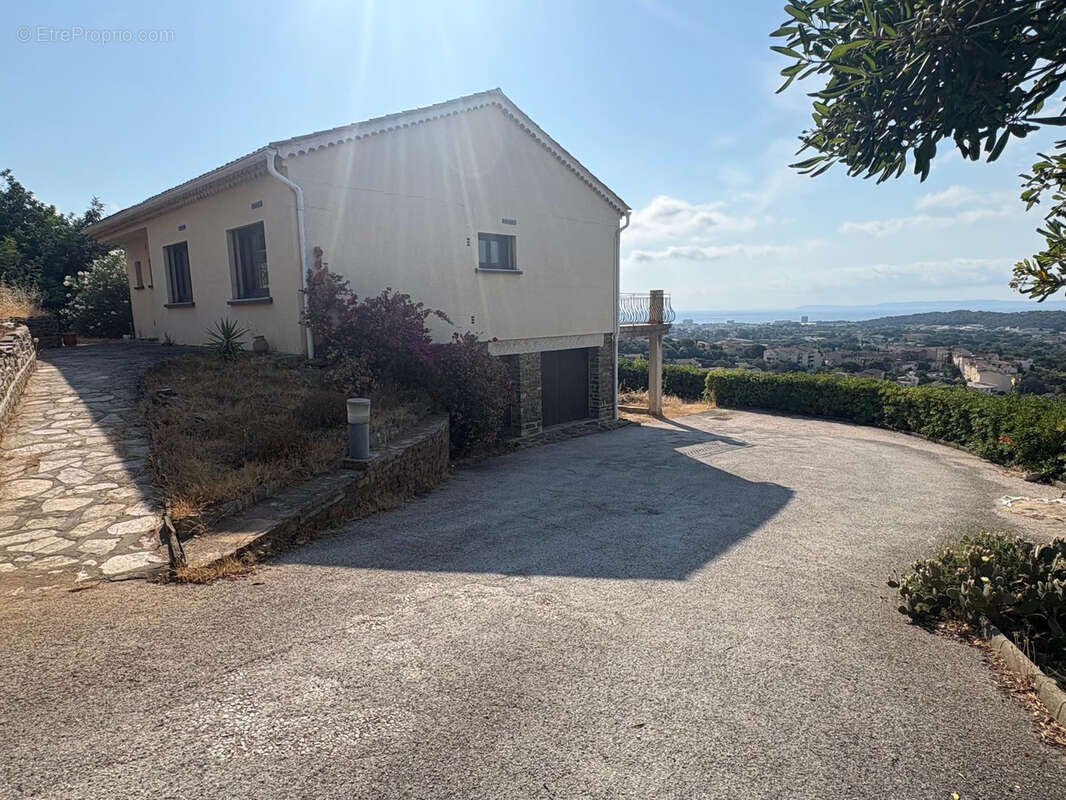 Maison à BORMES-LES-MIMOSAS
