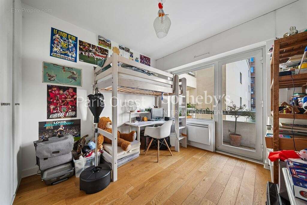 Appartement à NEUILLY-SUR-SEINE