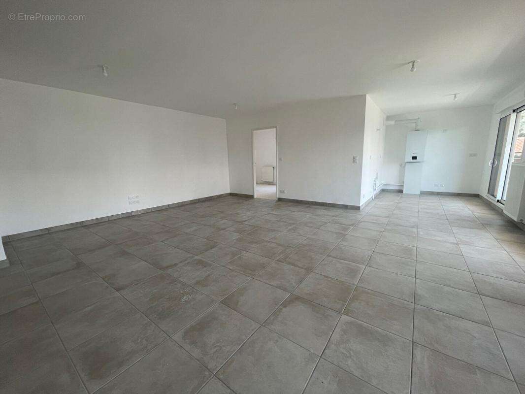 VAUGNERAY Appartement T4  1er étage - Terrasse 22 m² - photo 5