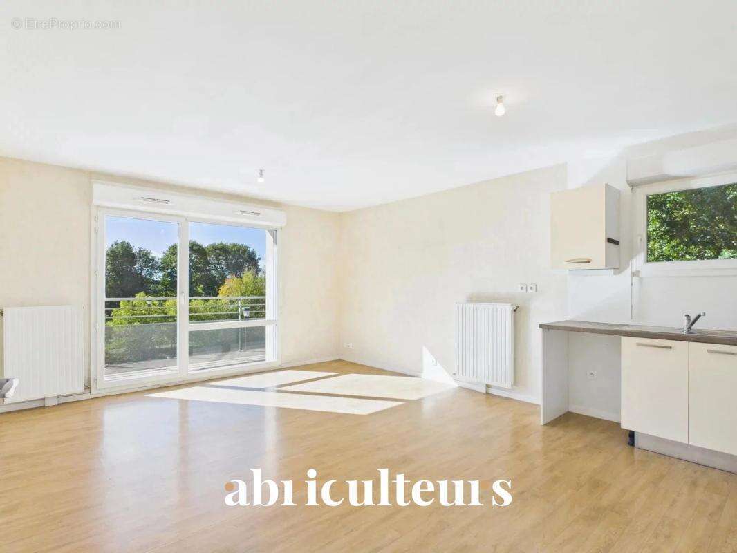 Appartement à SENE