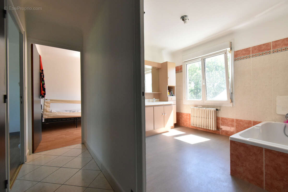 Maison à LA CHAPELLE-DES-MARAIS