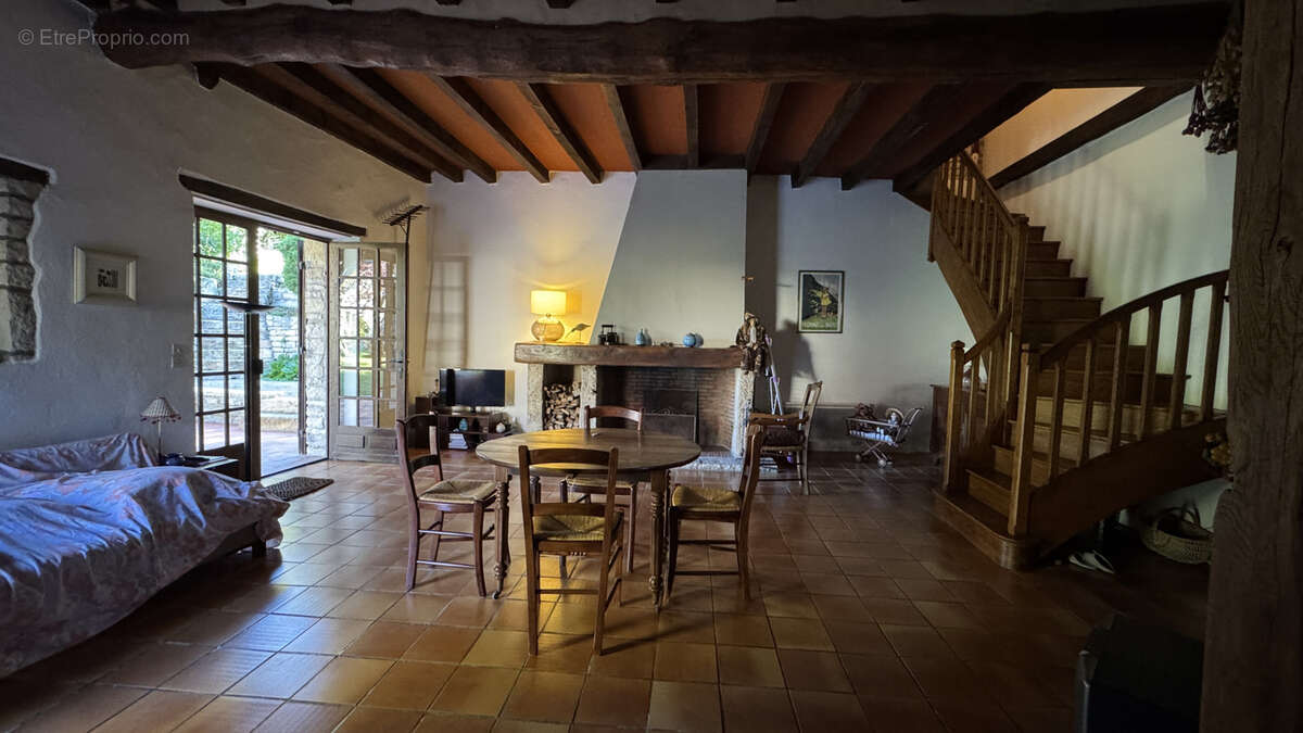 Maison à JOUX-LA-VILLE