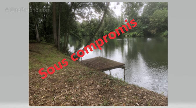 Terrain à SAINT-GEORGES-LES-BAILLARGEAUX