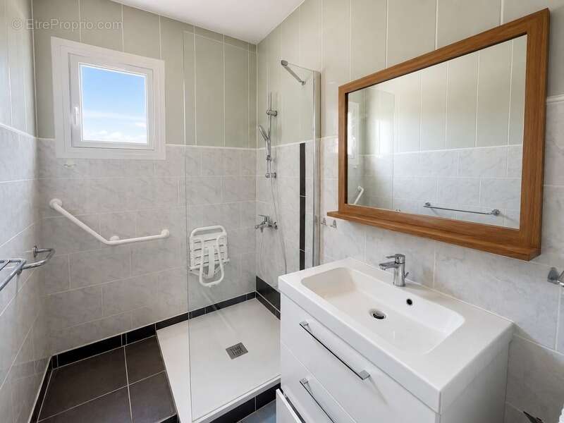 Saint-Laurent-Médoc – Maison de charme avec jardin arboré, garage en pierre de 80 m² et dépendance - photo 6