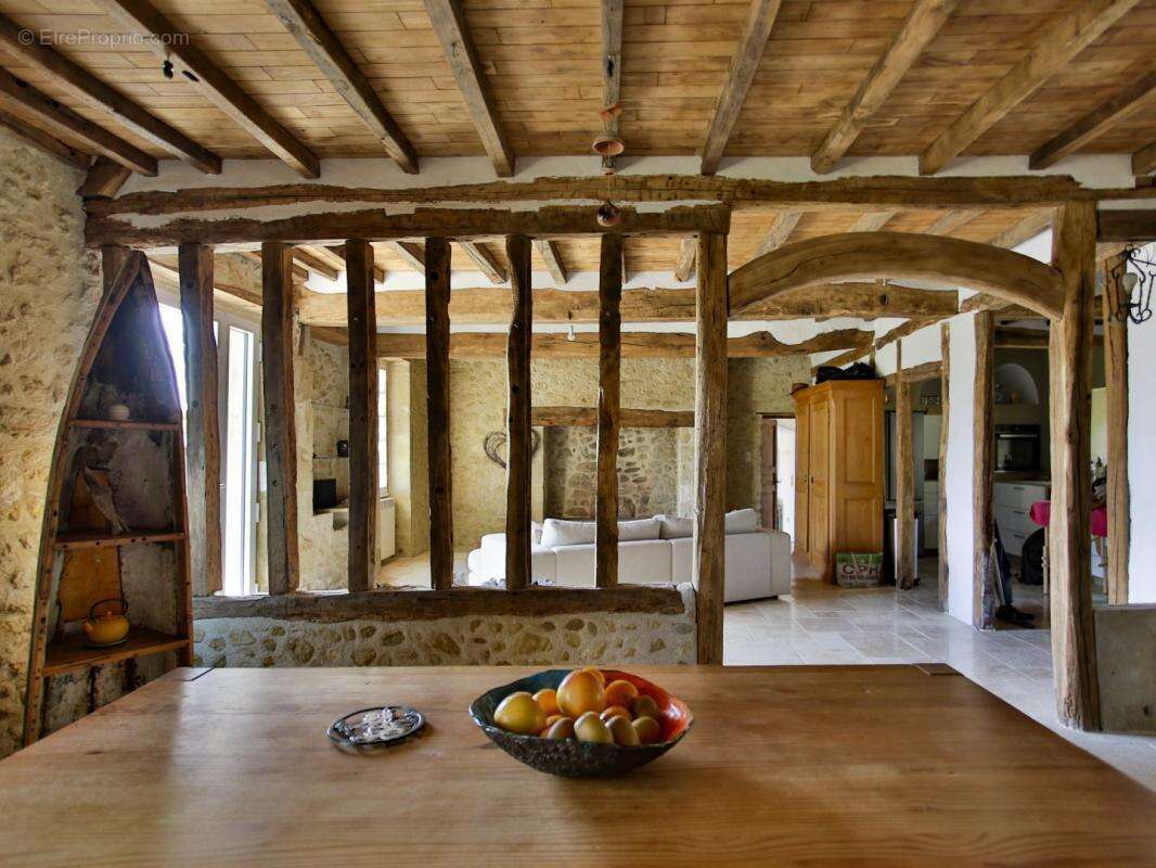 Maison à VIC-FEZENSAC