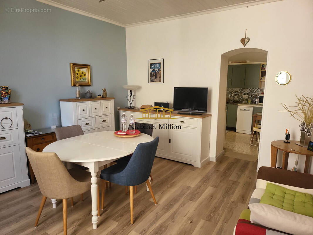 Maison à VIC-LA-GARDIOLE