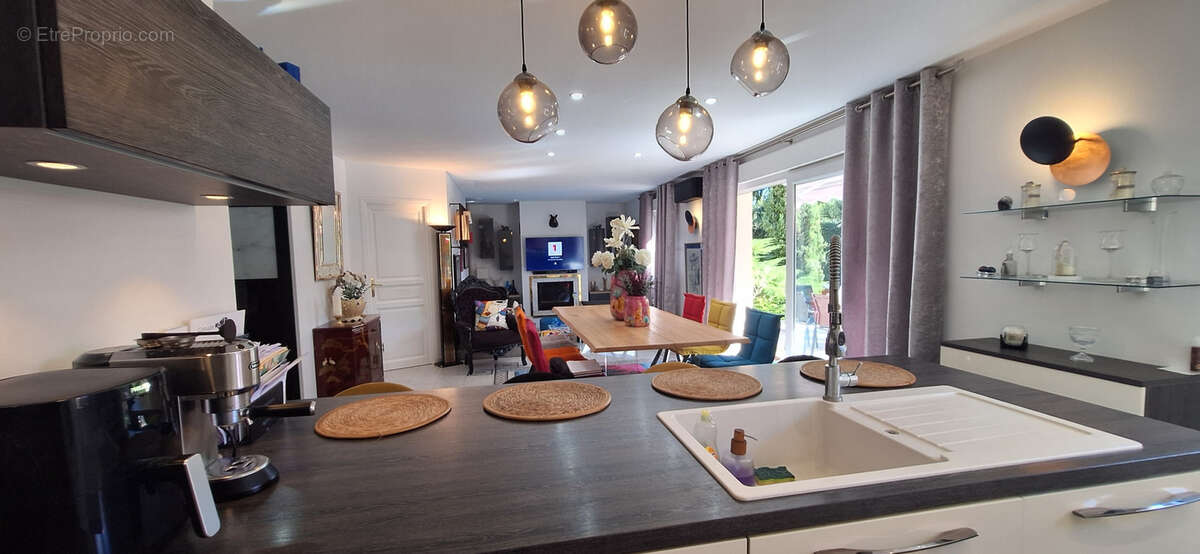 Maison 163m2 environ, 6 chambres,terrain de 1027 m2 arbore, avec sa piscine sans vis a vis. coup de coeur - photo 15