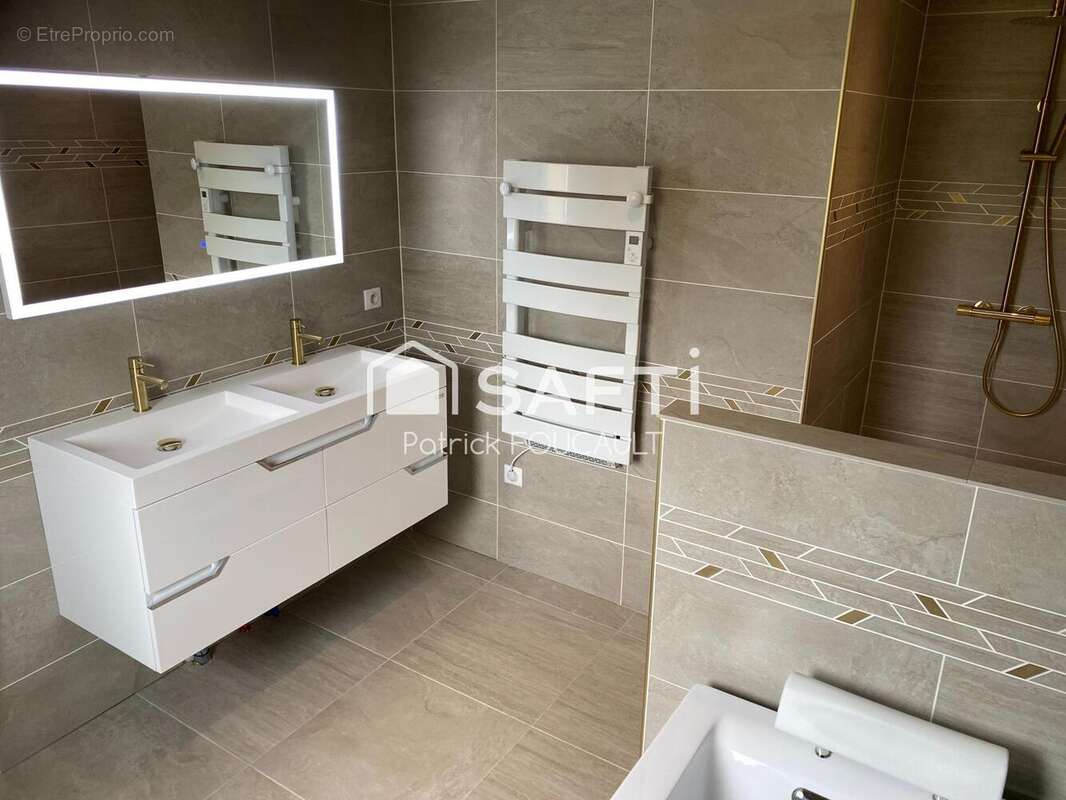 Photo 9 - Maison à LUSIGNAN