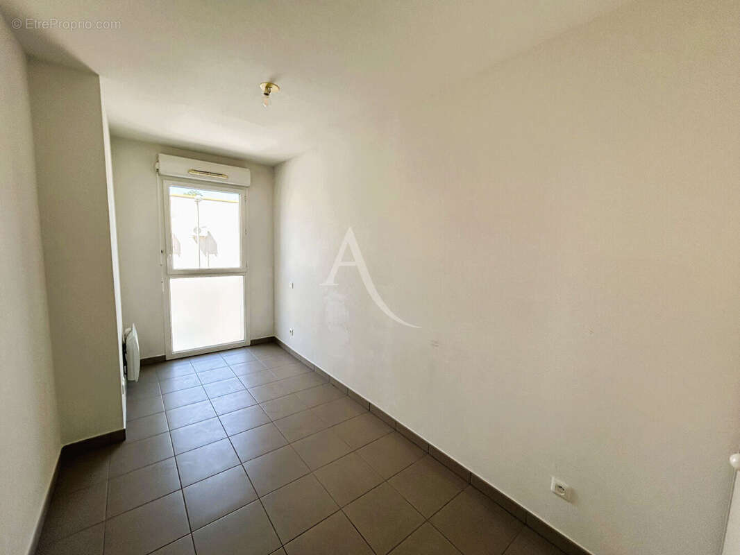 Perpignan Sud, secteur recherché de Porte d'Espagne, appartement 4 pièces 71 m² en très bon état avec 2 places de parking - photo 6