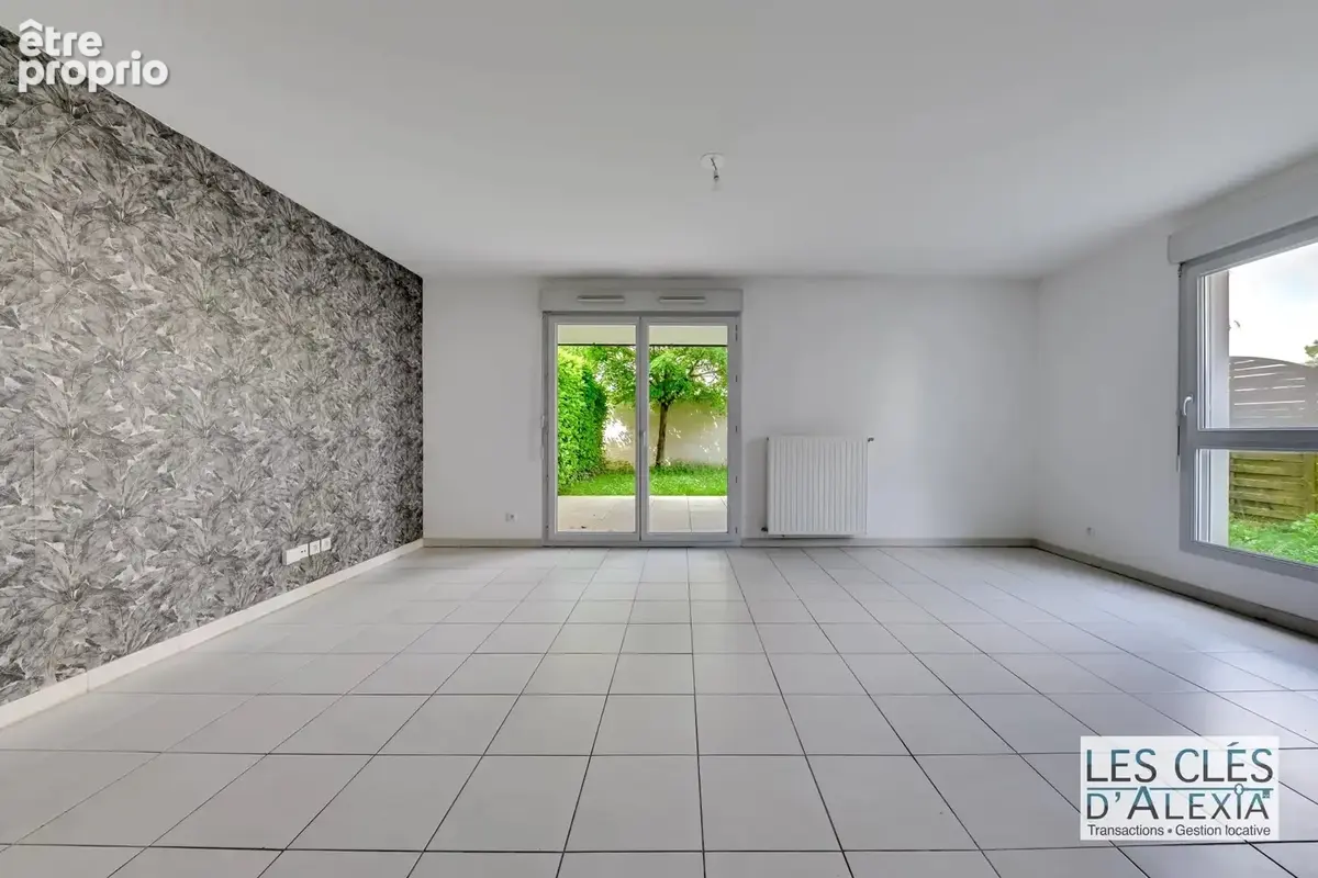 Décines – T3 traversant de 67,48 m²,  terrasse et jardin privatif de 80 m² - photo 6
