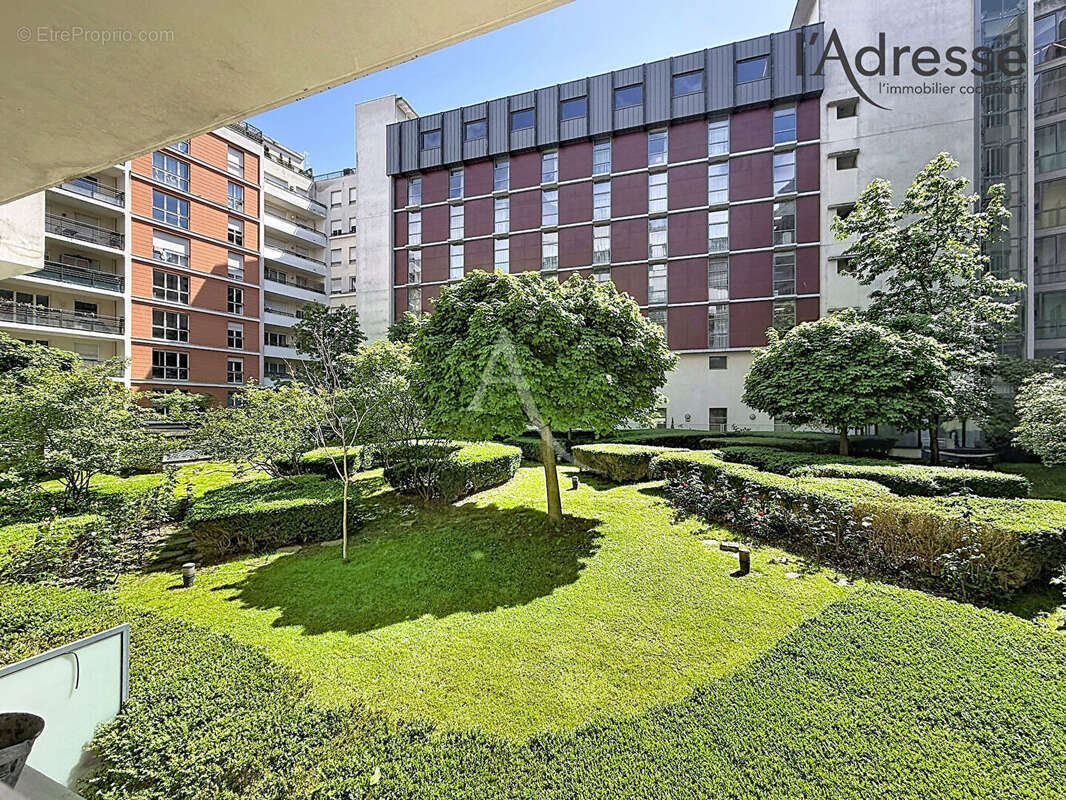 Appartement à COURBEVOIE
