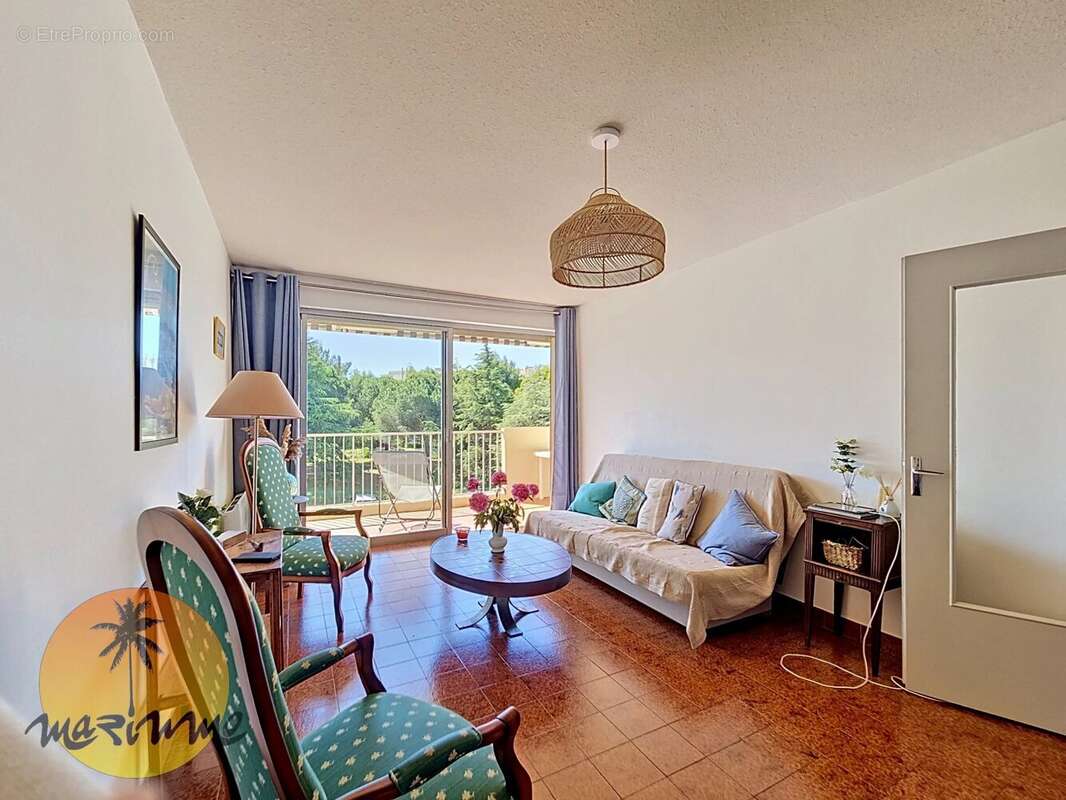 Appartement à SAINT-LAURENT-DU-VAR