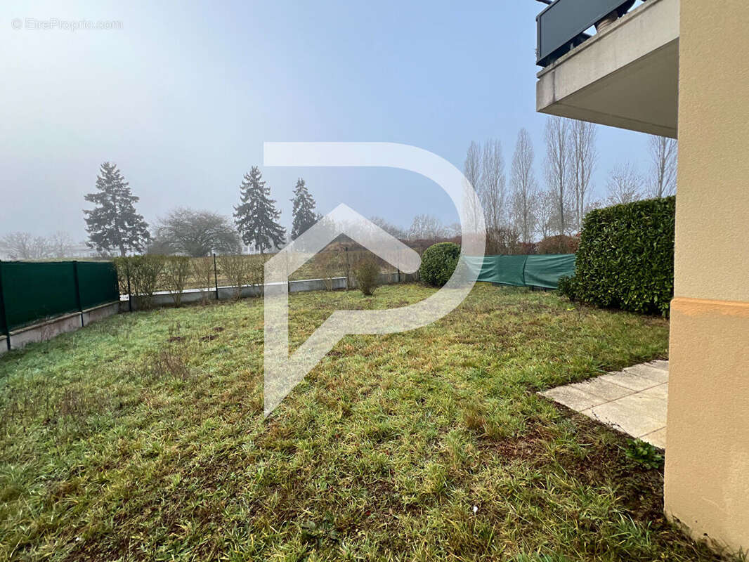 Appartement à LE MESNIL-SAINT-DENIS