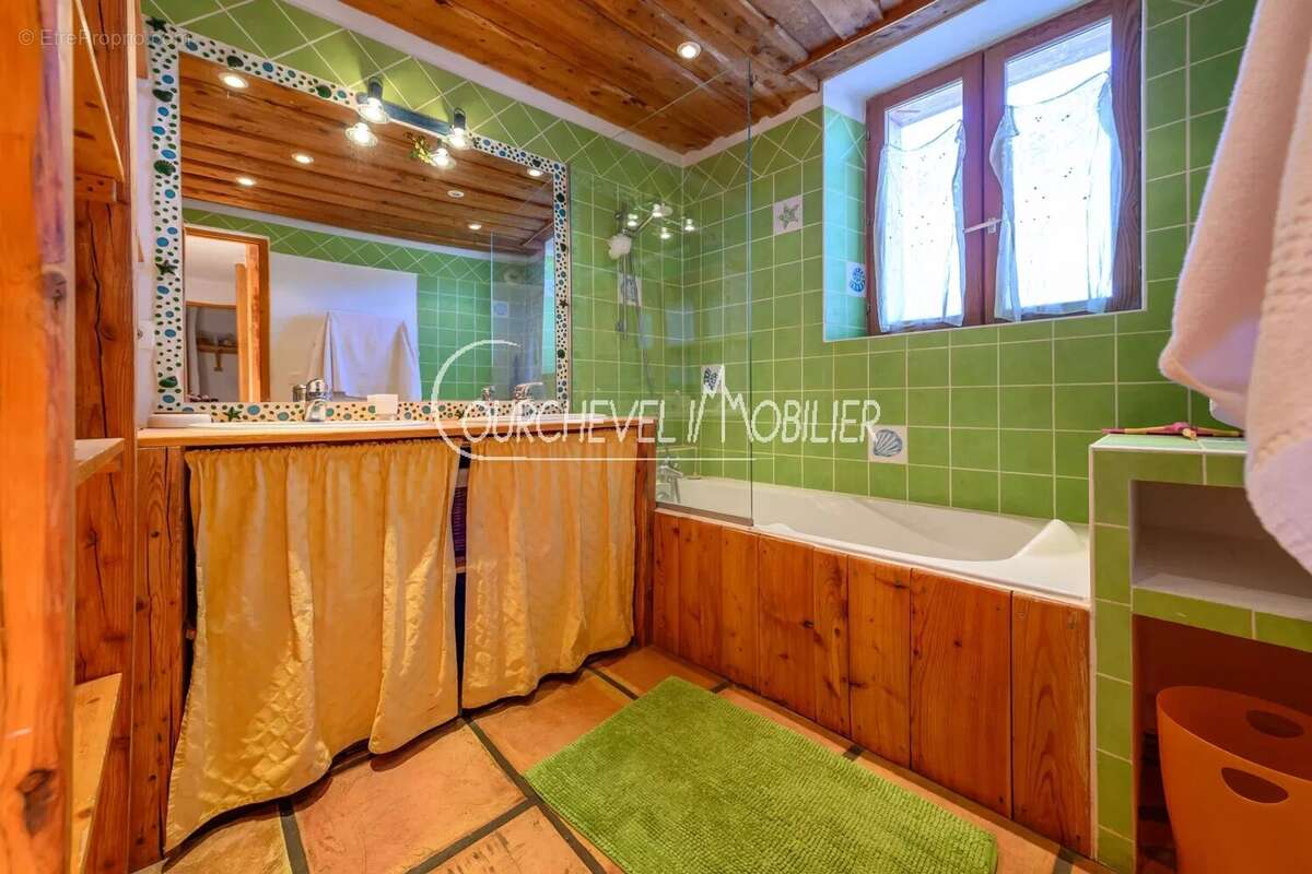 Maison à LES ALLUES