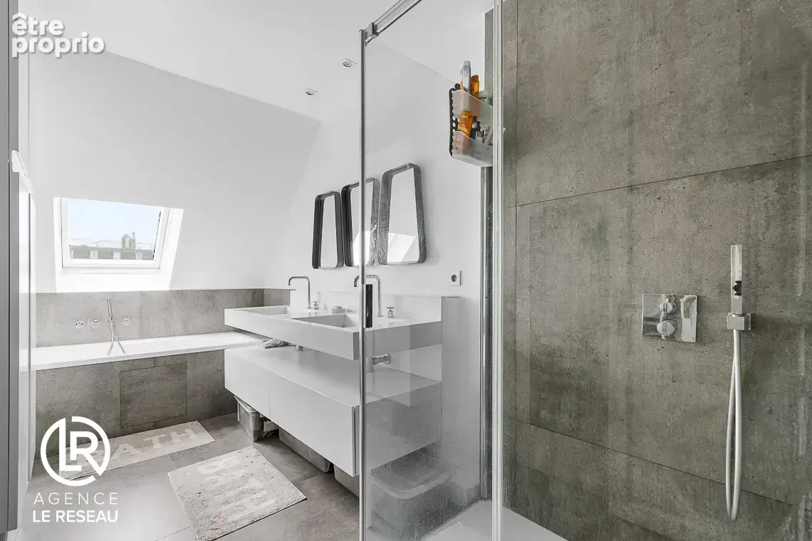 Appartement familial et lumineux en parfait état au dernier étage situé dans le quartier Charles Laffitte - photo 15