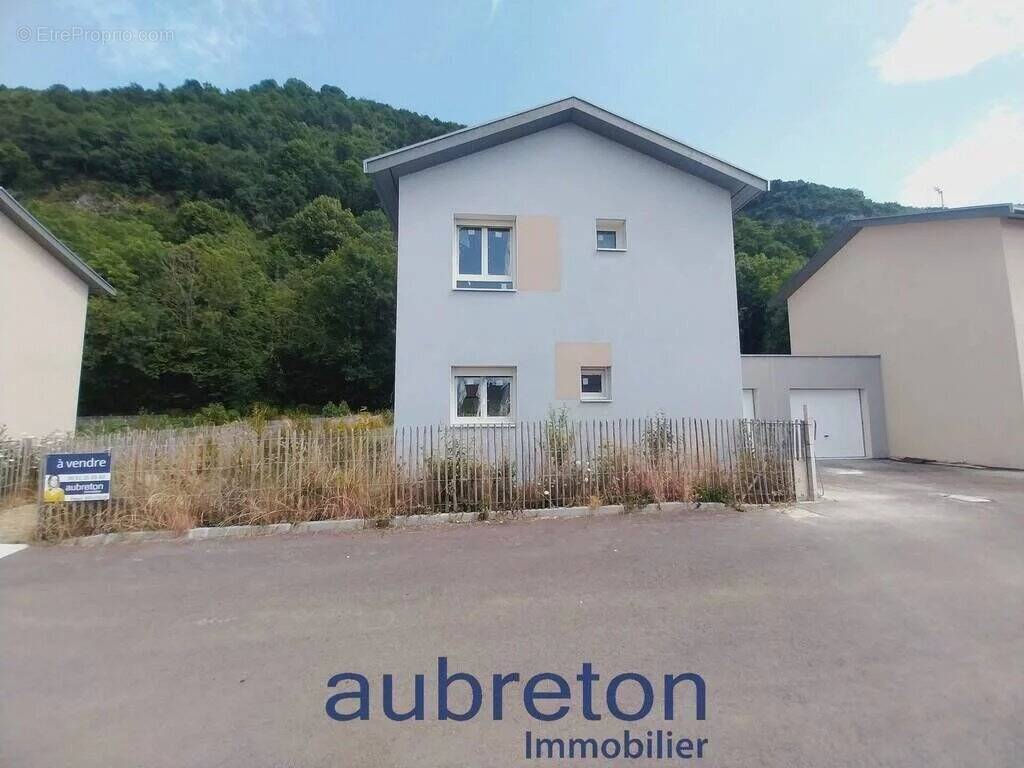 Maison à COGNIN-LES-GORGES