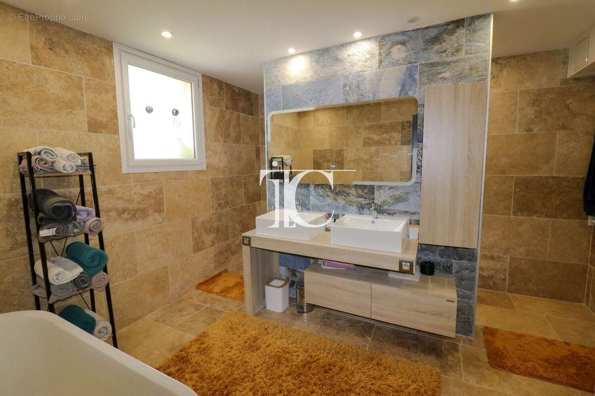 Maison en pierre de 195m² habitable 1999m² de terrain - photo 12