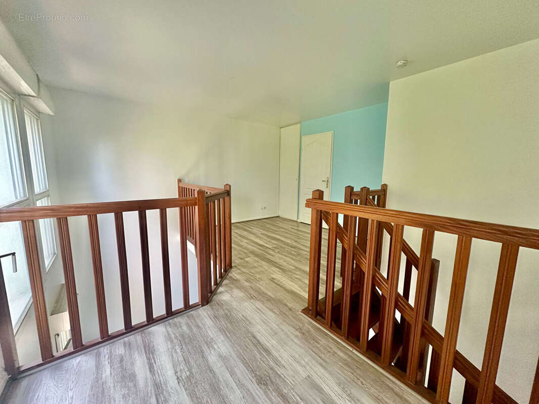 Appartement à LES PAVILLONS-SOUS-BOIS