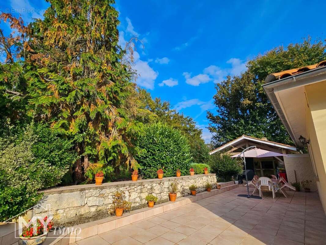 Maison à LA ROQUILLE