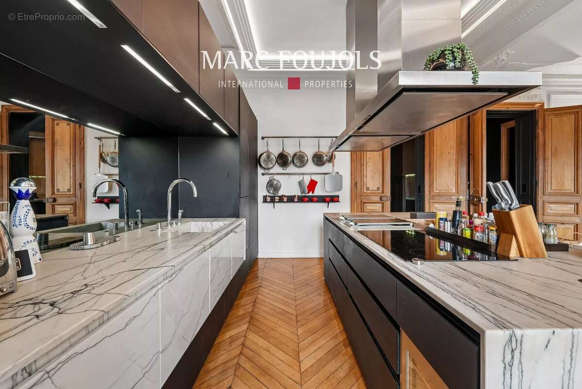 Appartement à PARIS-16E