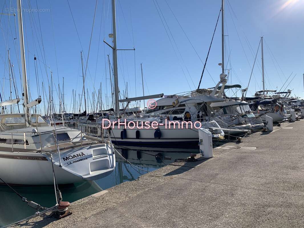 Commerce à SAINT-LAURENT-DU-VAR