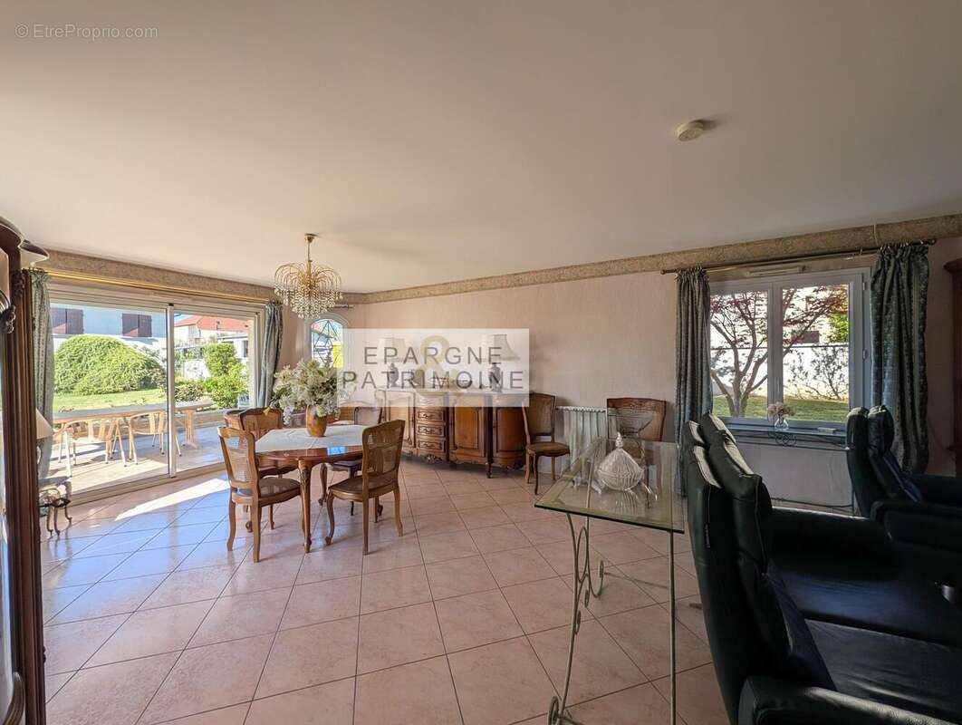 Maison 152 m² à Satolas-Et-Bonce  - photo 4
