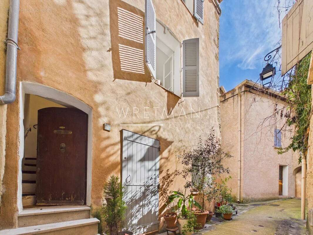 Maison à COTIGNAC