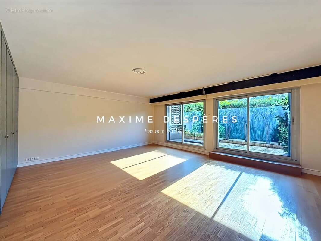 Appartement à NEUILLY-SUR-SEINE