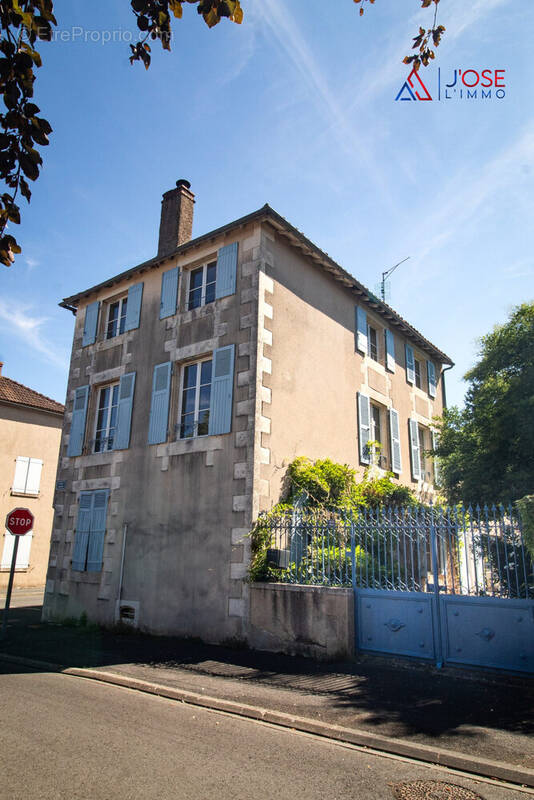 Maison de caractère avec jardin - Maison à MONTMORILLON